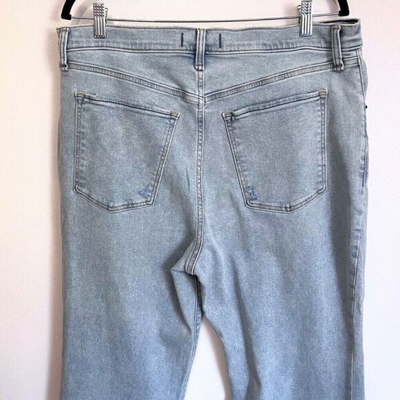 ABERCROMBIE & FITCH THE FLARE ULTRA HIGH RISE JEANS IN LIGHT WASH - 34 - Picture 4 of 9